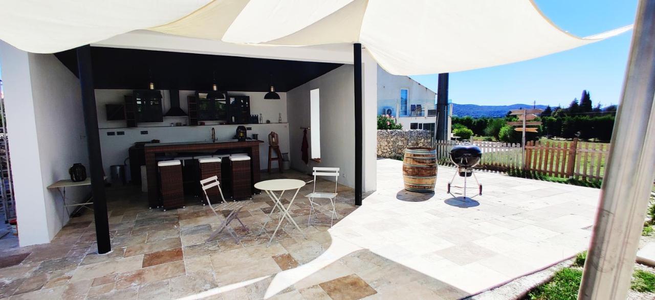 Superbe Chambre Avec Terrasse, Parking Prive, Jardin, Calme, Climatisation, 10 Mn Pont Du Gard #7 Apartment Rochefort-du-Gard Exterior photo