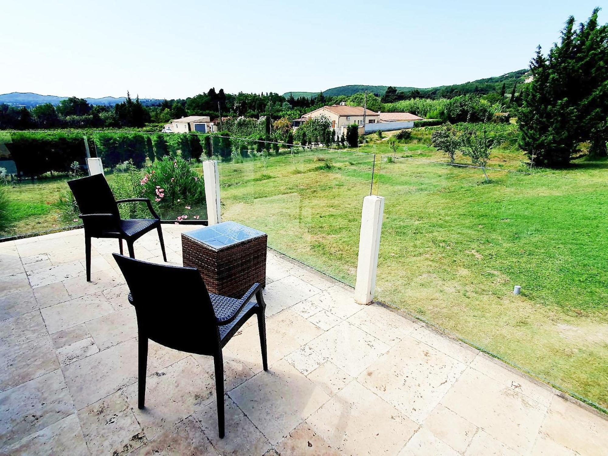 Superbe Chambre Avec Terrasse, Parking Prive, Jardin, Calme, Climatisation, 10 Mn Pont Du Gard #7 Apartment Rochefort-du-Gard Exterior photo